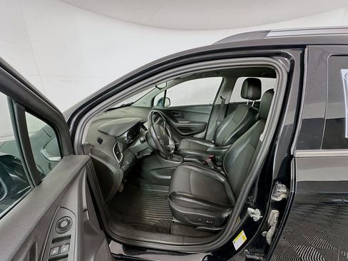 Used 2019 Chevrolet Trax LT w/ LT Convenience Package image 19