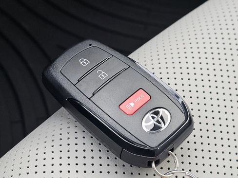 New 2026 Toyota Prius XLE FWD image 33