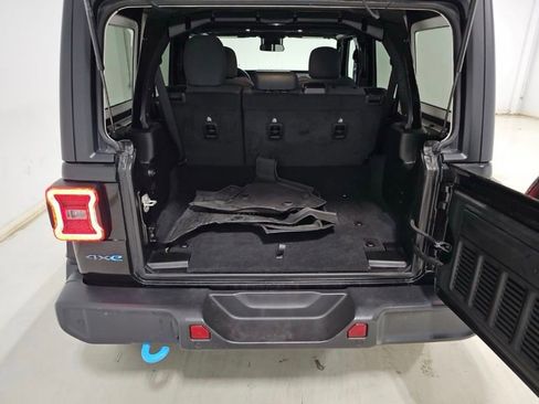 Used 2024 Jeep Wrangler Unlimited w/ Convenience Group AWD/4WD image 12