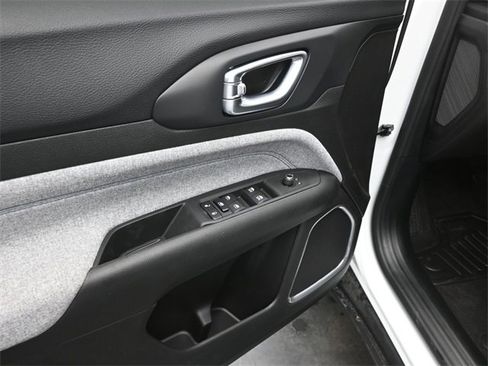 Used 2025 Jeep Compass Sport w/ Mopar Graphics Package image 22