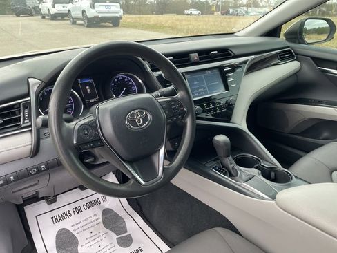 Used 2019 Toyota Camry LE image 21