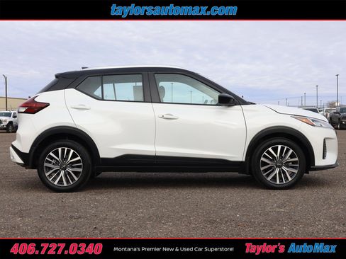 Used 2024 Nissan Kicks SV image 3