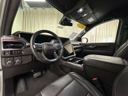 Used 2025 GMC Yukon XL Denali AWD/4WD image 32