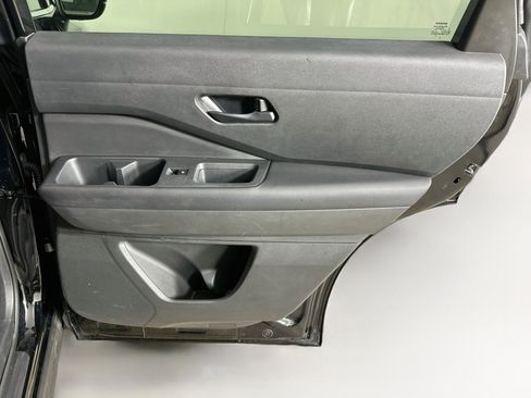Used 2025 Nissan Pathfinder SV AWD/4WD image 31