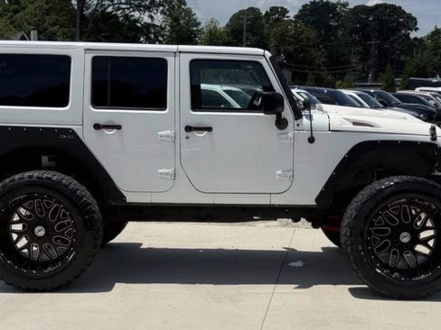 Used 2015 Jeep Wrangler Unlimited Rubicon w/ Dual Top Group AWD/4WD image 8