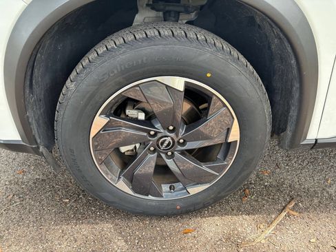 Used 2025 Nissan Rogue SV FWD image 31