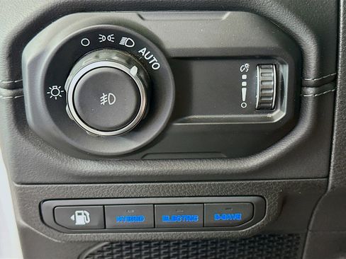 Used 2024 Jeep Wrangler Sahara w/ Technology Group image 17