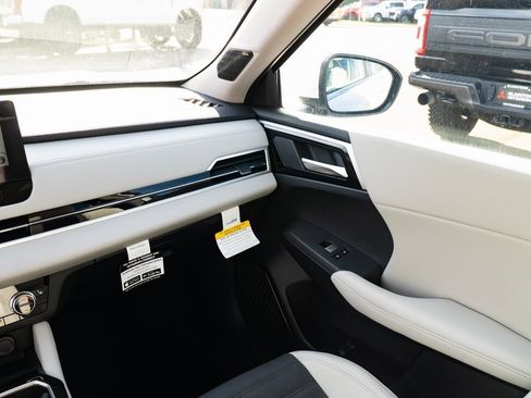 New 2026 Mitsubishi Outlander SE image 10