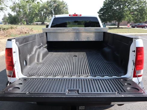 Used 2011 GMC Sierra 2500 SLE w/ Suspension Package, Off-Road AWD/4WD image 14