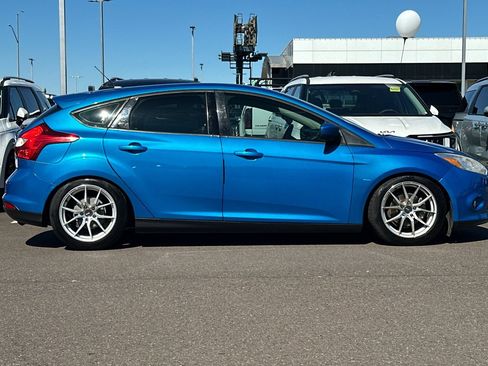 Used 2012 Ford Focus SE FWD image 3