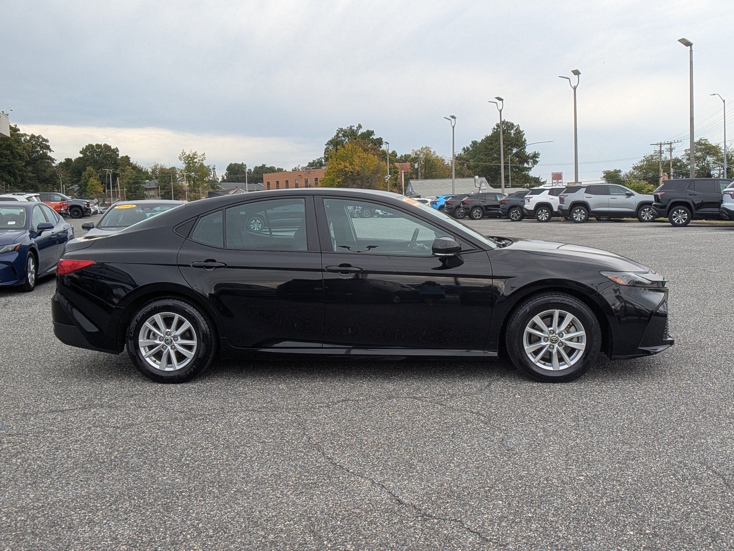 Used 2025 Toyota Camry LE FWD image 10