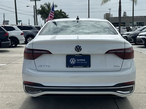 Certified 2023 Volkswagen Jetta SEL FWD image 5