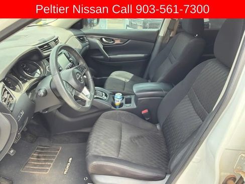 Used 2017 Nissan Rogue SV w/ Sun & Sound Touring Package FWD image 9