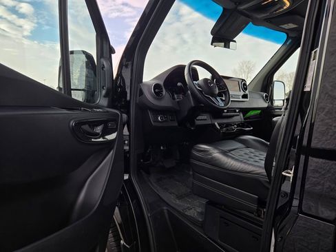 Used 2024 Mercedes-Benz Sprinter 2500 image 26