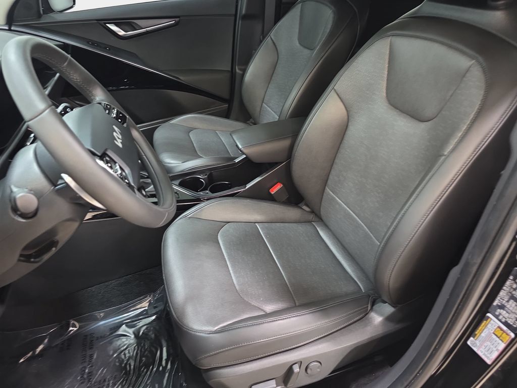 Used 2025 Kia Niro FWD image 13