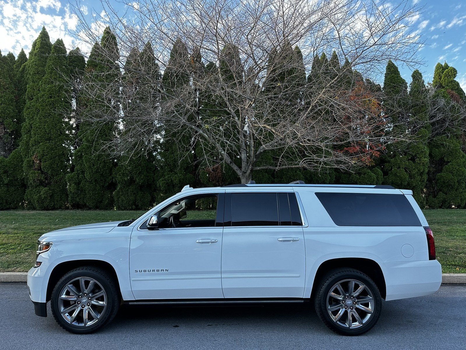 Used 2018 Chevrolet Suburban Premier AWD/4WD image 28