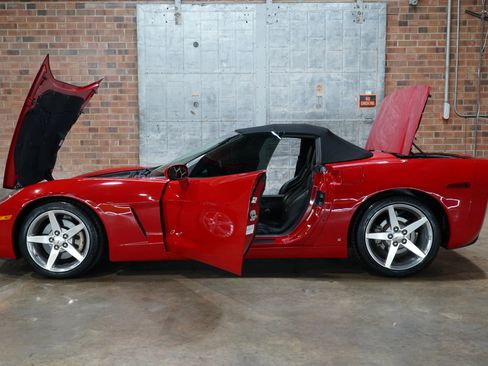 Used 2006 Chevrolet Corvette Convertible w/ Preferred Equipment Group image 27