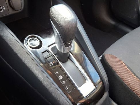 Used 2022 Nissan Versa SR image 18