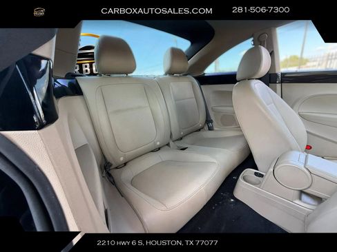 Used 2018 Volkswagen Beetle 2.0T SE FWD image 26