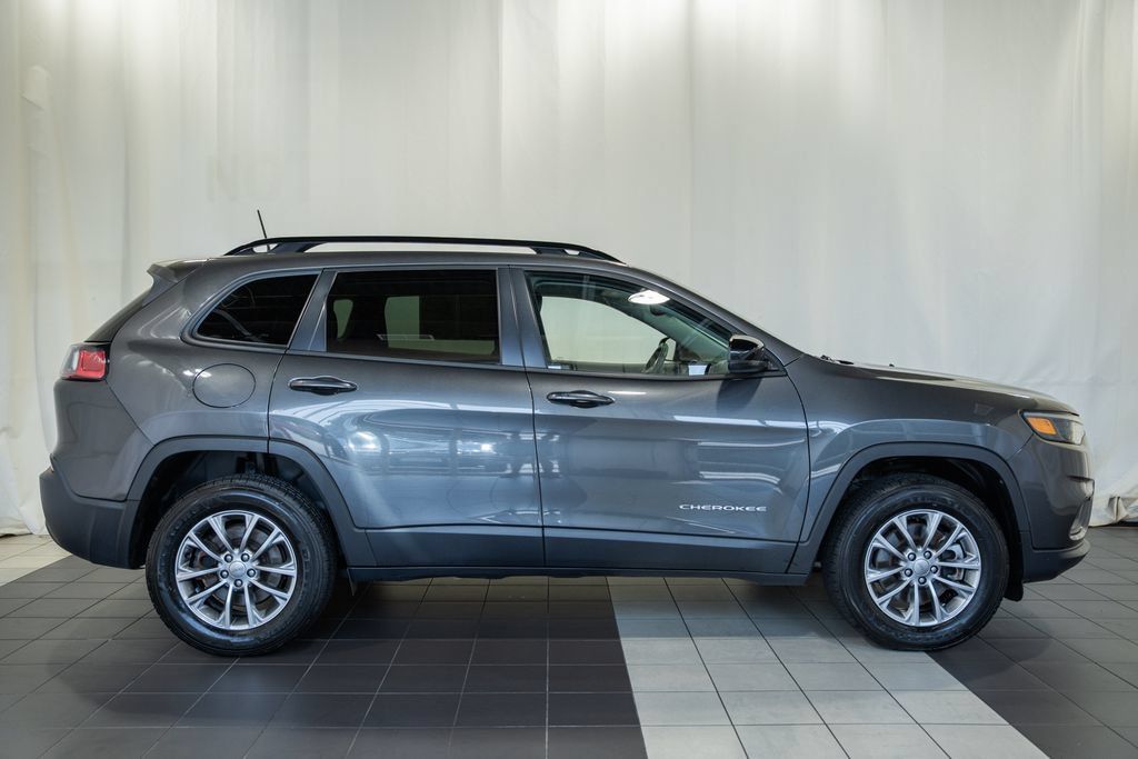 Certified 2022 Jeep Cherokee Latitude Lux AWD/4WD image 3