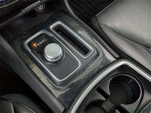 Used 2018 Chrysler 300 Limited image 30