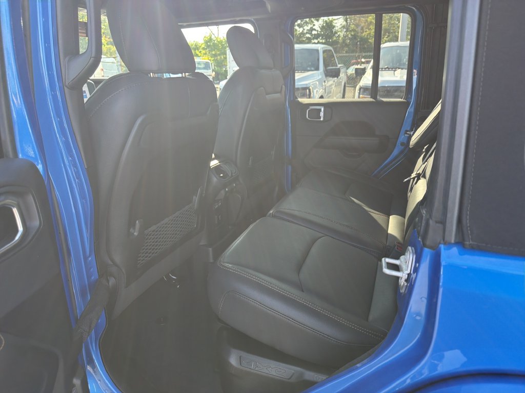 Used 2024 Jeep Wrangler Unlimited Sahara w/ Technology Group AWD/4WD image 14