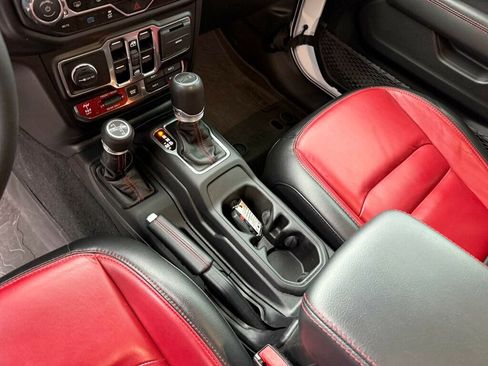 Used 2023 Jeep Wrangler Unlimited Rubicon 4xe image 32