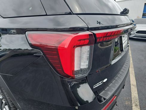 Used 2025 Ford Explorer ST-Line w/ ST-Line Street Pack AWD/4WD image 38