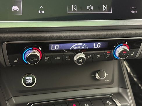 Used 2025 Audi Q3 2.0T Premium image 19