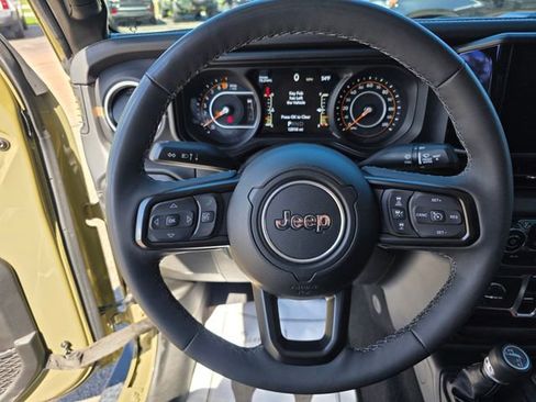 Used 2025 Jeep Gladiator Sport AWD/4WD image 25