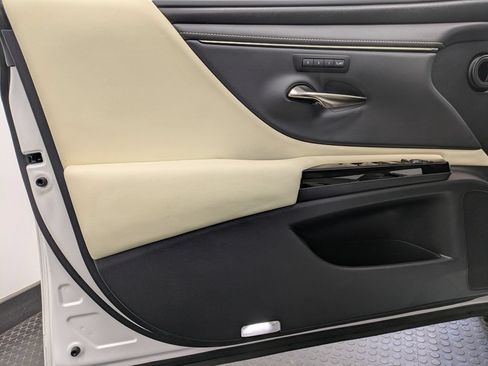 Used 2022 Lexus ES 300h w/ Premium Package FWD image 8