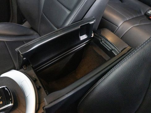 Used 2019 Mercedes-Benz GLC 300 4MATIC image 17