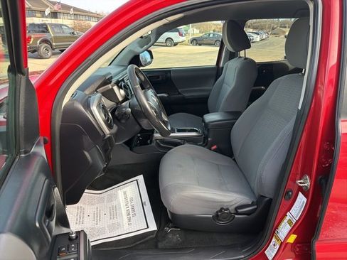 Used 2016 Toyota Tacoma SR5 image 9