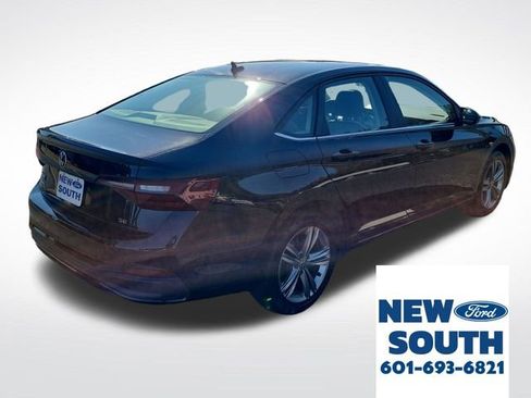 Used 2024 Volkswagen Jetta SE image 6