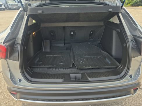 Used 2024 Chevrolet Trax LT w/ Sunroof Package FWD image 25