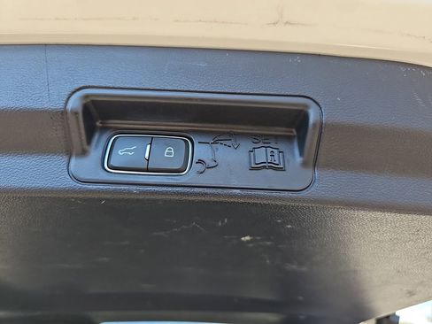 Used 2022 Ford Explorer XLT w/ Equipment Group 202A image 18