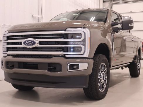 New 2026 Ford F250 Platinum w/ Platinum Plus Package AWD/4WD image 5