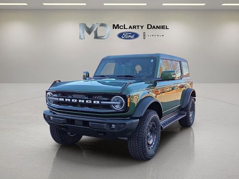 New 2025 Ford Bronco Outer Banks w/ Sasquatch Package AWD/4WD image 2