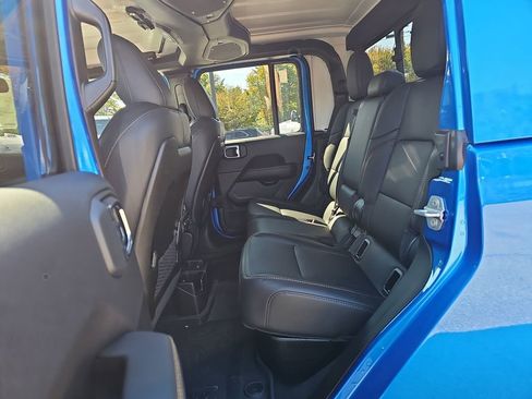 New 2025 Jeep Gladiator Sport image 24