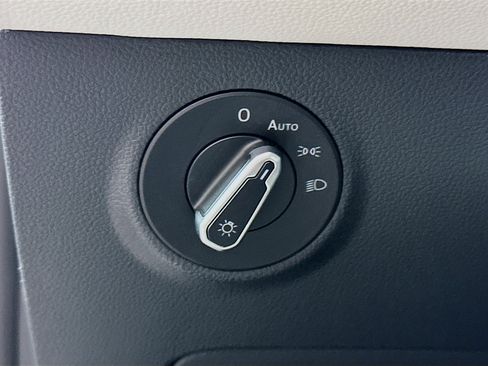 Used 2025 Volkswagen Taos S image 17