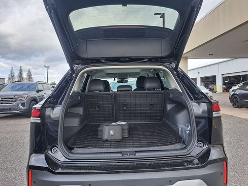 New 2026 Volkswagen Tiguan SE FWD image 28