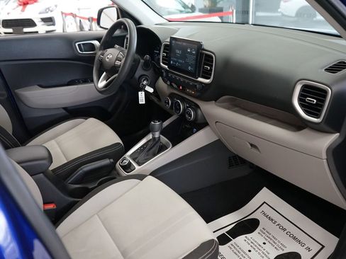 Used 2020 Hyundai Venue SEL image 38
