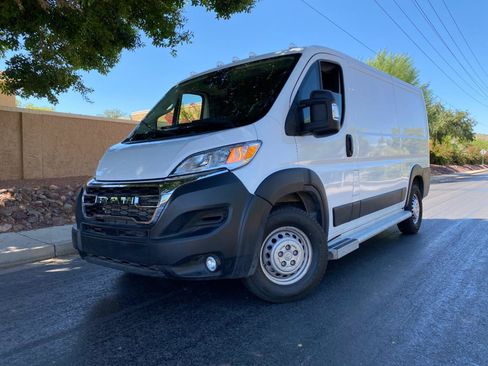 Used 2025 RAM ProMaster 2500 w/ U-Haul Equipment Group FWD image 56