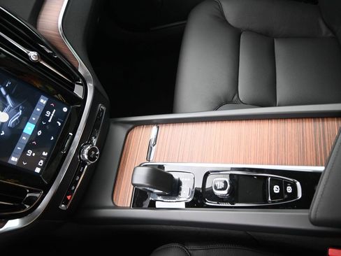 New 2025 Volvo V60 B5 Cross Country Plus w/ Protection Package Premier image 18