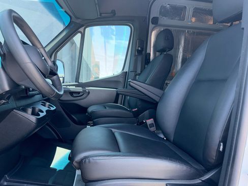 Used 2025 Mercedes-Benz Sprinter 2500 image 14
