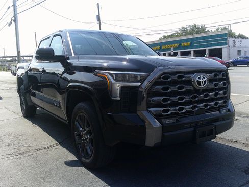 Used 2022 Toyota Tundra Platinum w/ Advanced Package AWD/4WD image 7