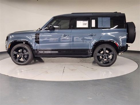 New 2026 Land Rover Defender 110 X-Dynamic SE image 5