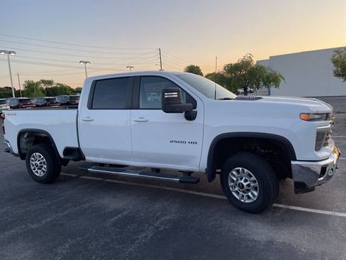 Used 2025 Chevrolet Silverado 2500 LT w/ Convenience Package AWD/4WD image 5
