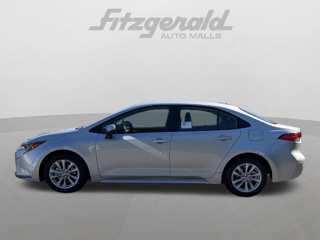 Used 2026 Toyota Corolla LE w/ LE Premium Package FWD image 5