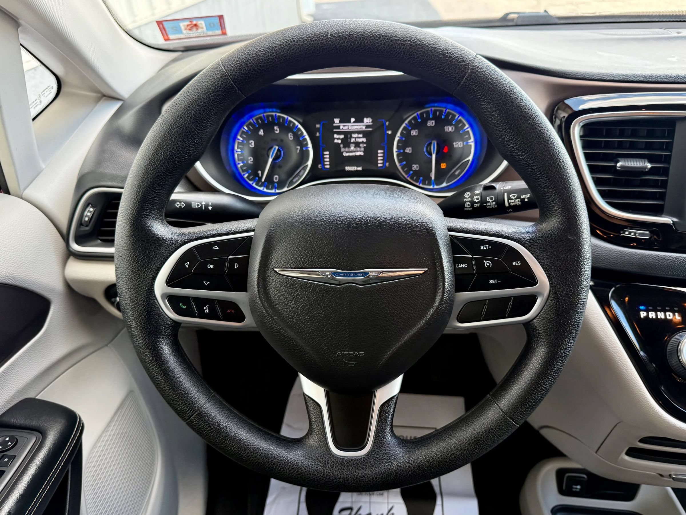 Used 2020 Chrysler Voyager L FWD image 19